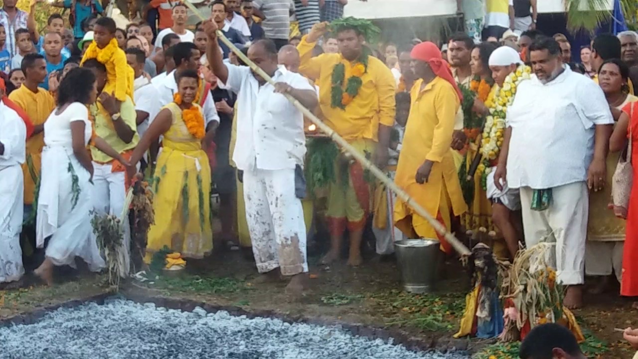 Marche sur le feu 2017 Temple Pendialy St Pierre le 02/01/17