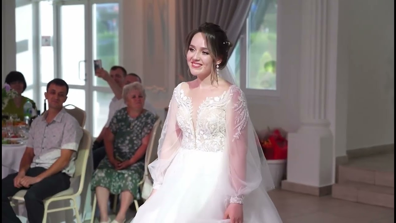 Старшая сестра спела на свадьбе до слез трогательно ❤️