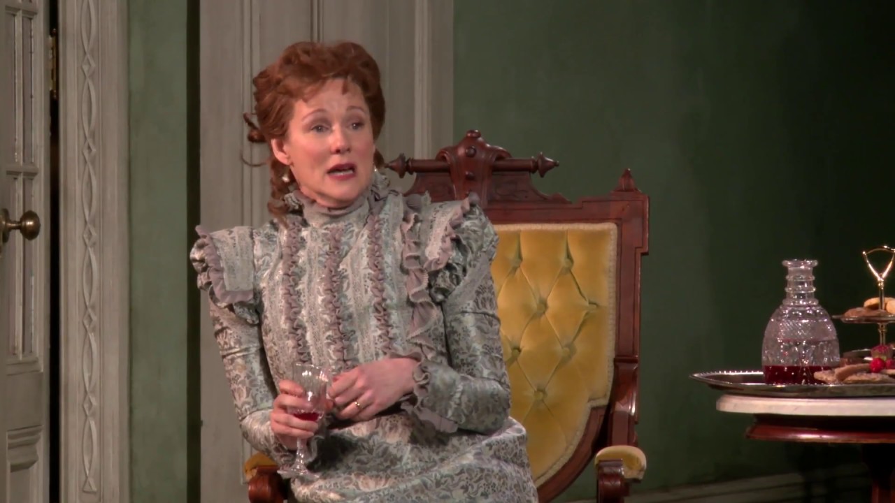 The Little Foxes: Laura Linney as Birdie