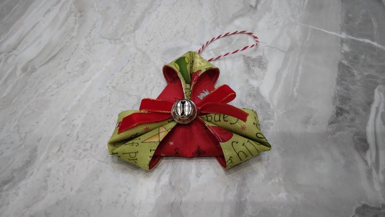 Decorazione di Natale da Triangolo Equilatero con origami su stoffa. Tutorial facile.