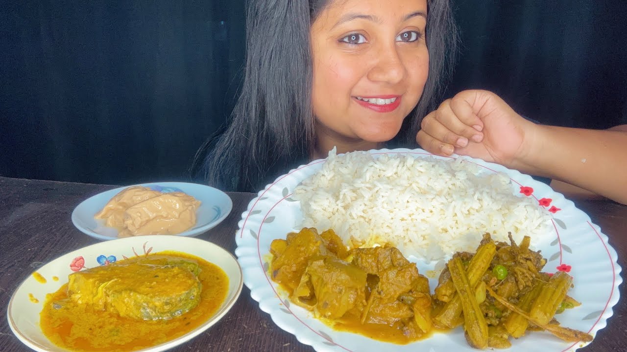 শুক্তো, এঁচোড় আর সর্ষে ইলিশ দিয়ে খেলাম, সাথে আবার মিষ্টি দই 🤤🤤🤤