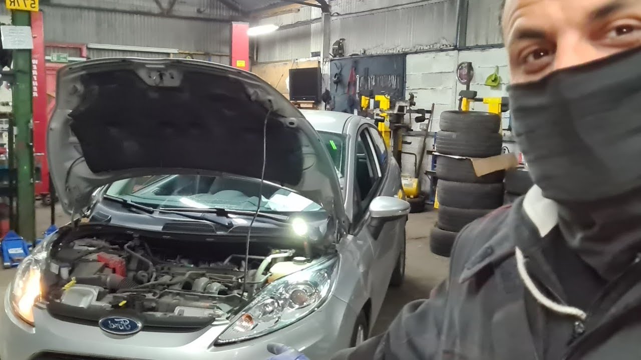 how to replace position lamp on Ford Fiesta 2011 4K