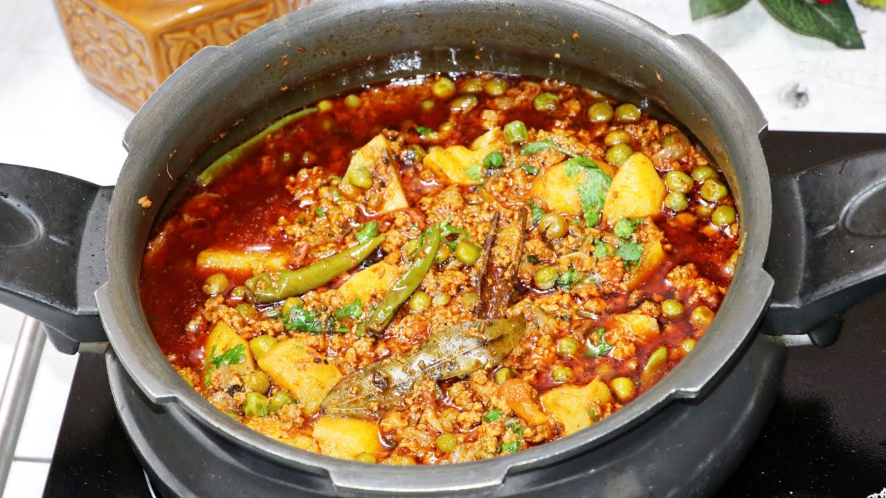 Mutton Keema | Mutton Keema In Pressure Cooker | Keema Matar Aloo Recipe | Babli's Recipes