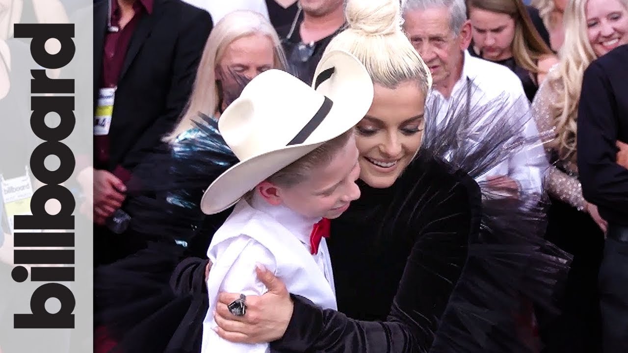 Bebe Rexha & 