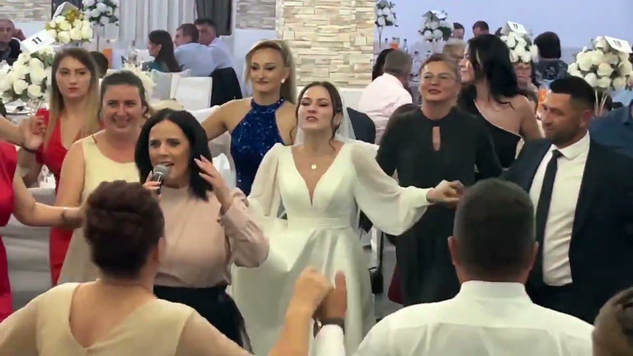 Nu strang ban pe ban - Formatia MODERN din Mioveni - tel : 0741068162 / 0766751805