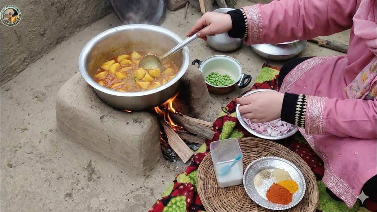 Chulay py pakaye aloo matar Ki sabzi. #howtomake #food #cooking 
