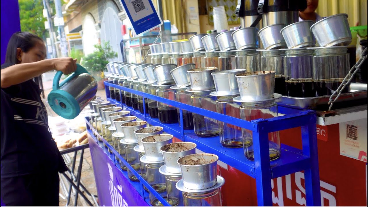 Why Everyone Is Lining Up for This 3000 Riel Coffee in Cambodia 🇰🇭