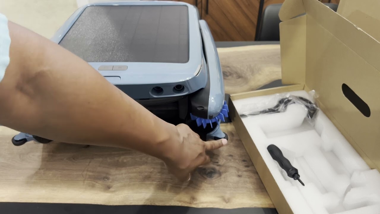 Unboxing BeatBot iSkim Ultra Solar Powered Robotic Pool Skimmer