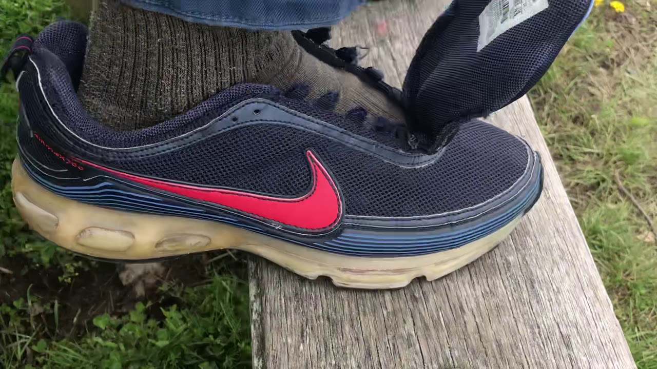 Abusing My Vintage 2007 Nike Air Max 360 Running Shoes On The Boardwalk