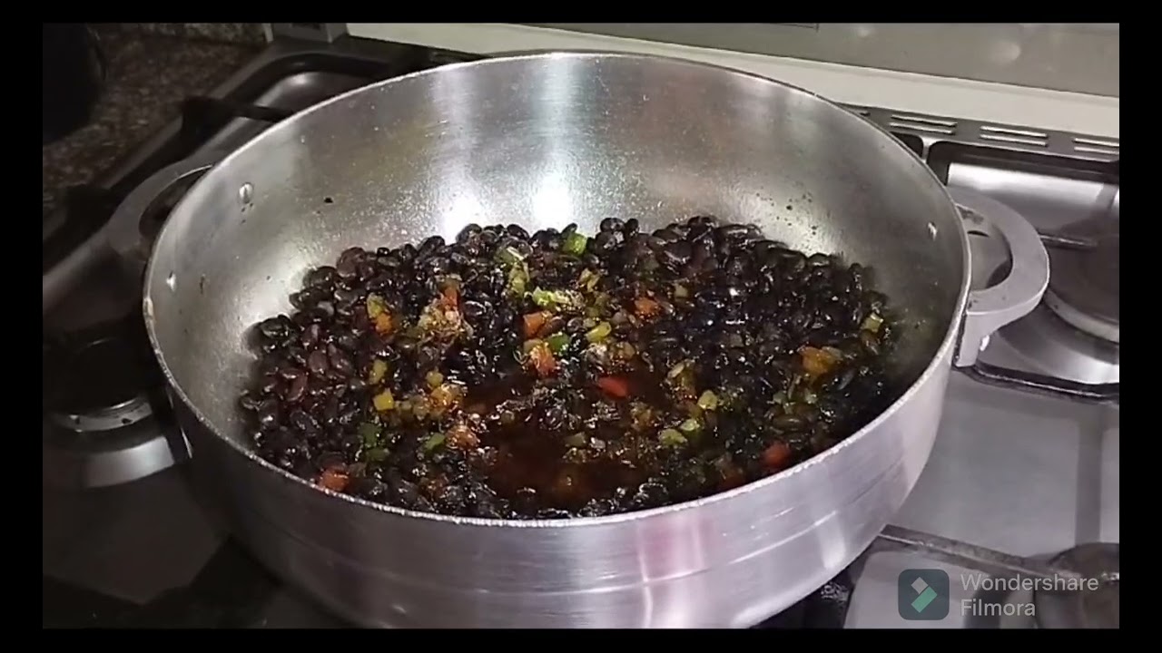 Men kijan mw prepare yon bon diri kole ak pwa nwa byen gou 😋...