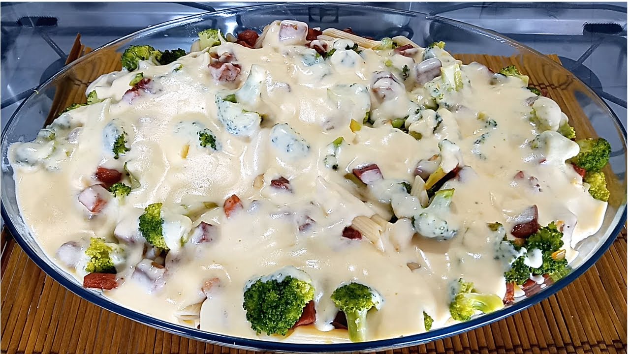 Macarrão ao molho branco com brócolis bacon e calabresa | Macarrão FÁCIL e GOSTOSO | Malhando Garfo
