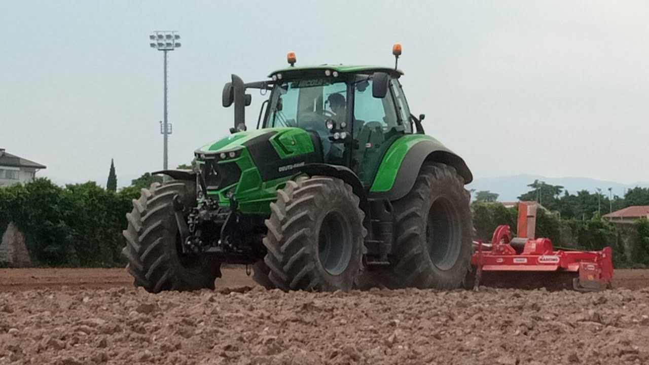 Preparazione terreno:Deutz fahr 7250 ttv+fresa Maschio rapido 5 metri