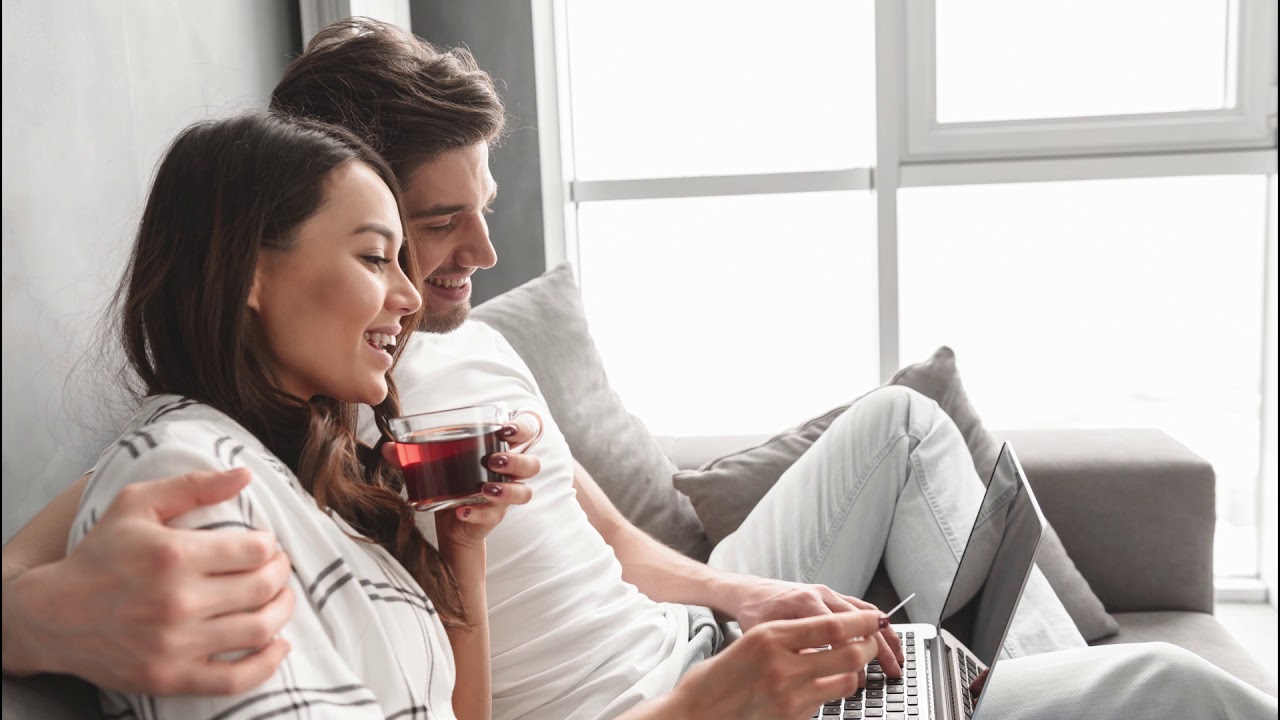 RP FR Girlfriend - Reste avec moi ce soir - Bisous, négociations et calins