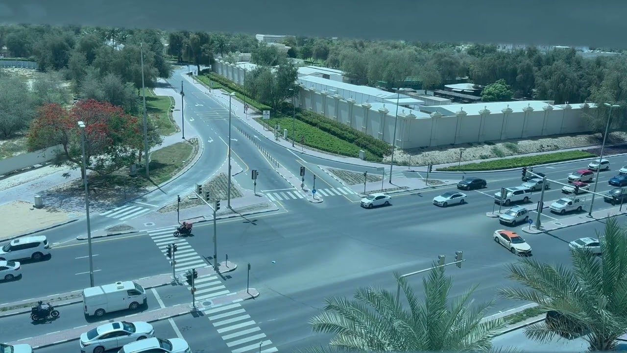Watch how they follow traffic rules in Dubai - Amazing Dubai