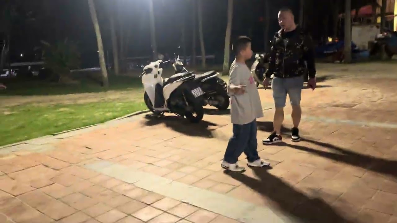Long Walks in Da Nang (Winter 2026)