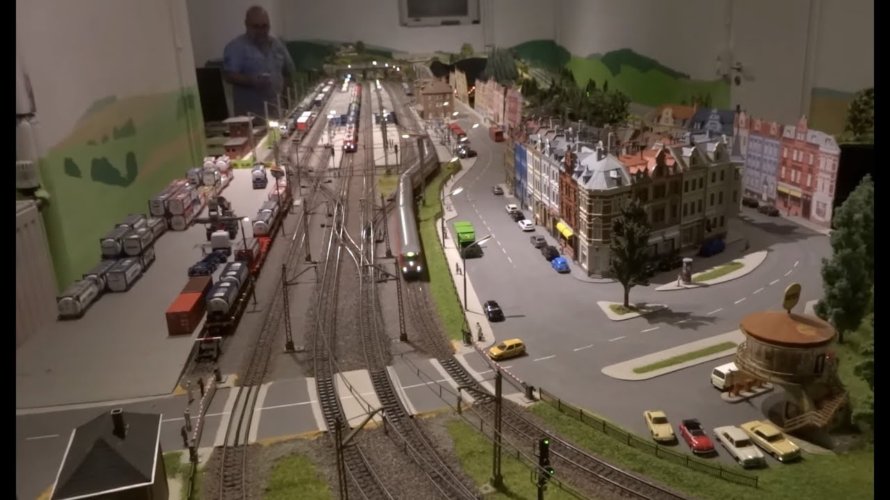 Fahrbetrieb mit Thomas, Epoche V-VI, auf meiner Märklin Modelleisenbahn, Nov. 2022, Teil 1