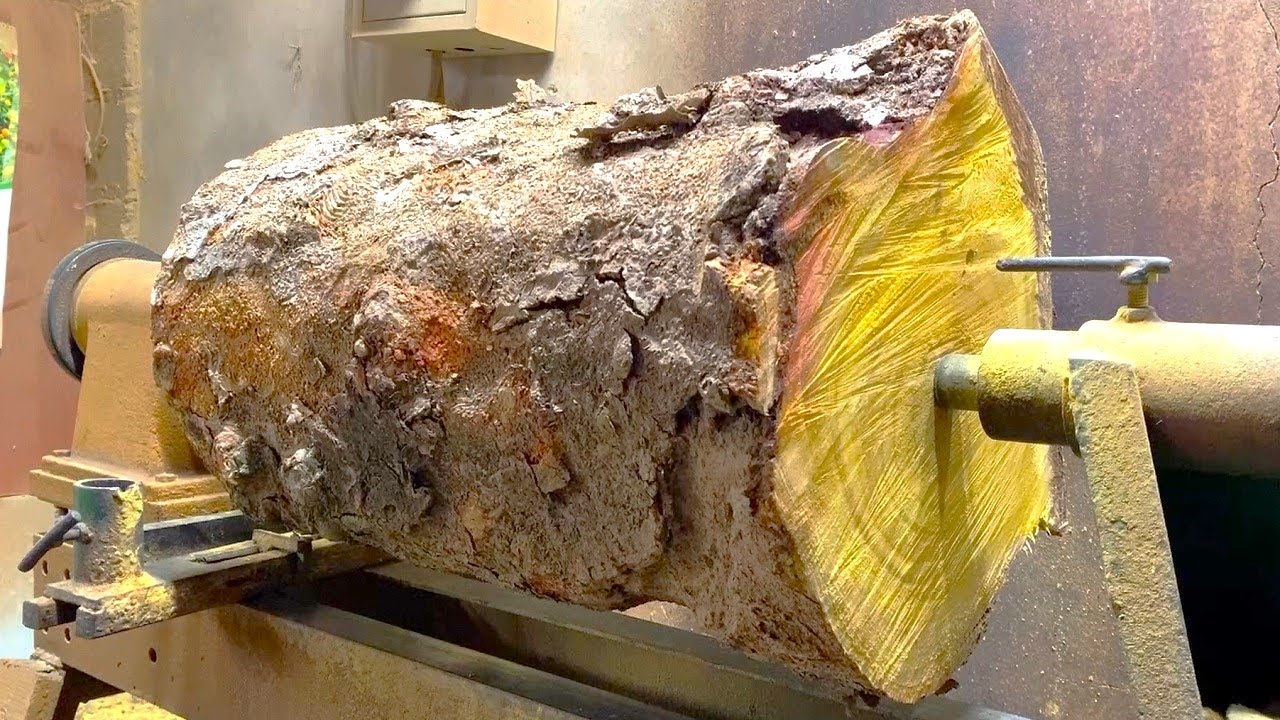 Turn the Vase   Make a vase from jackfruit wood processed by an old craftsman on a wood lathe