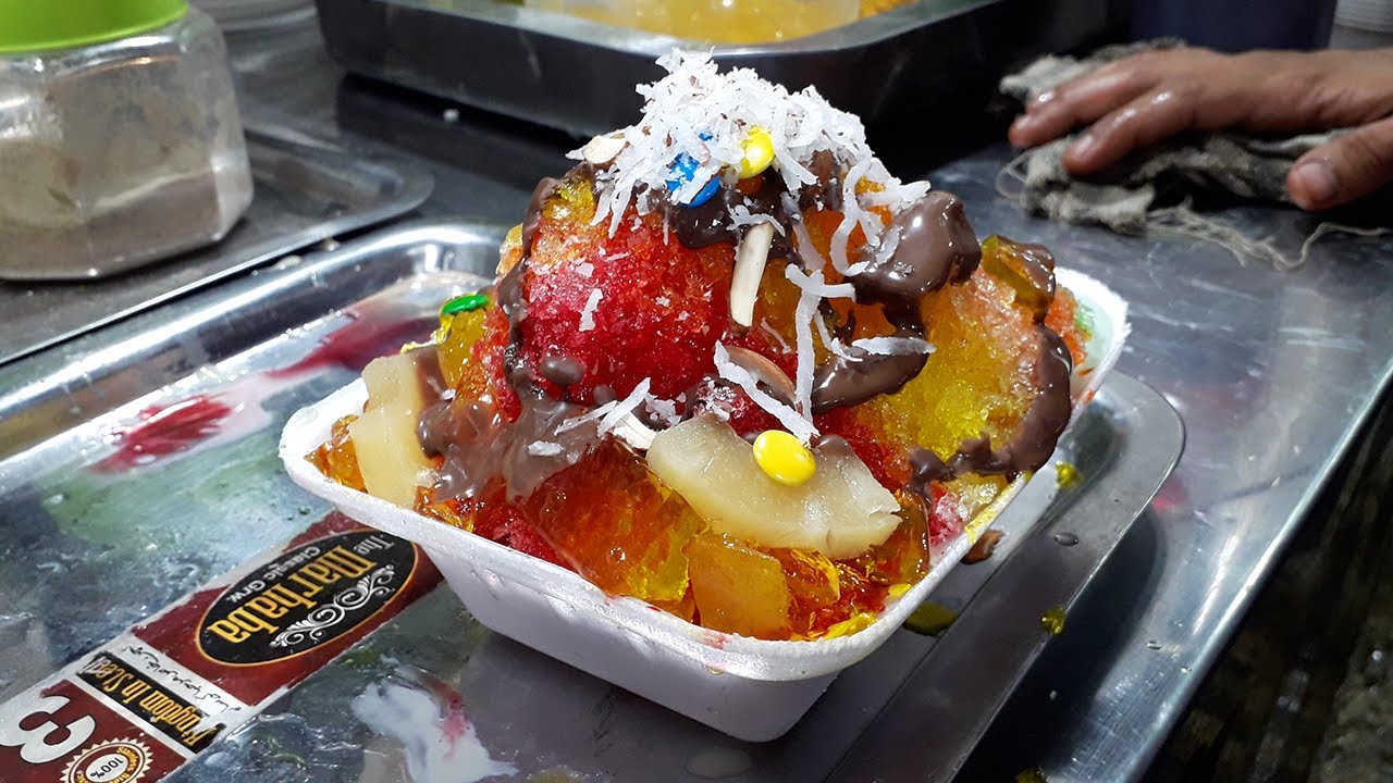 Gola Ganda Making - Street Food Karachi | Pakistani Food Street - Ice Crushed Gola