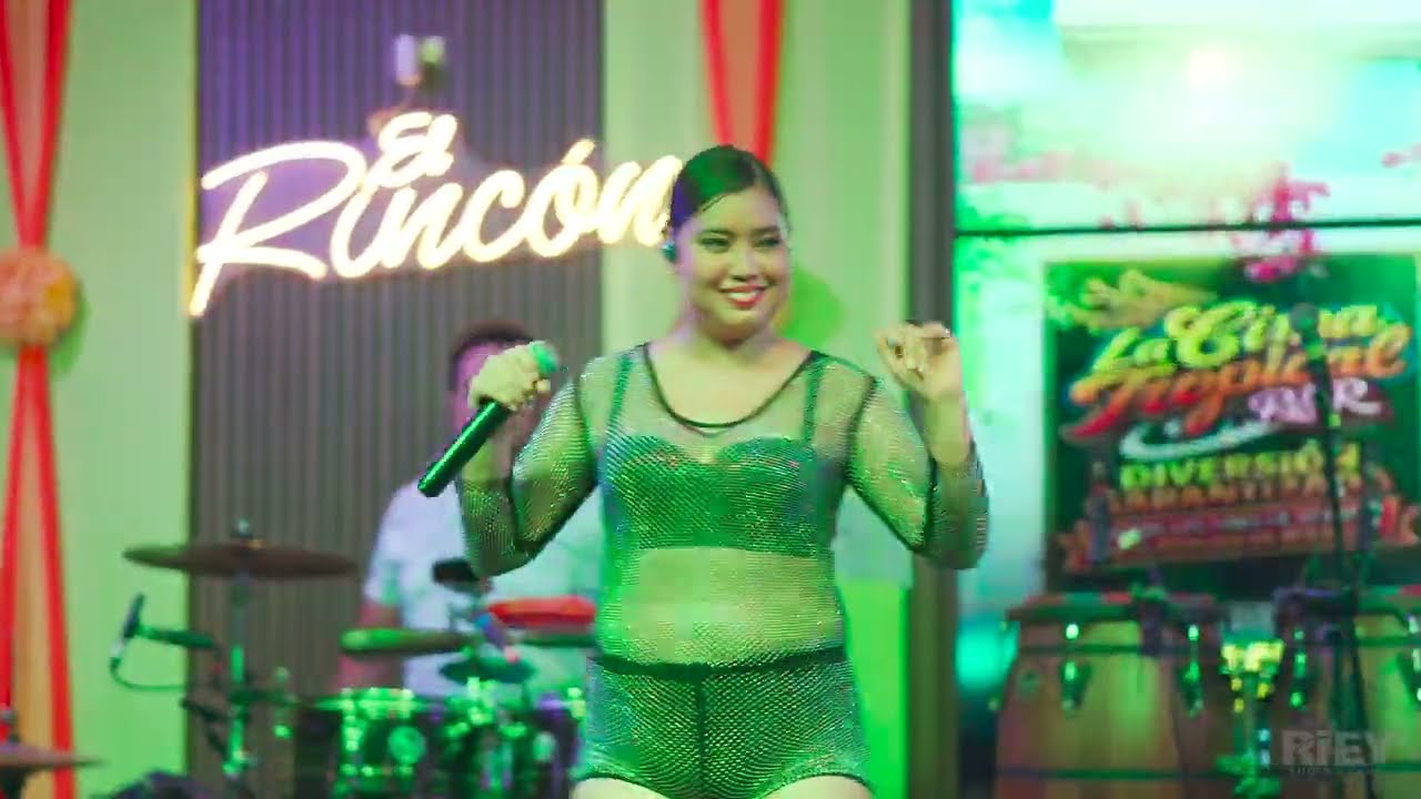 LA IDENTICA DE PUCALLPA - LA LOBA EN VIVO