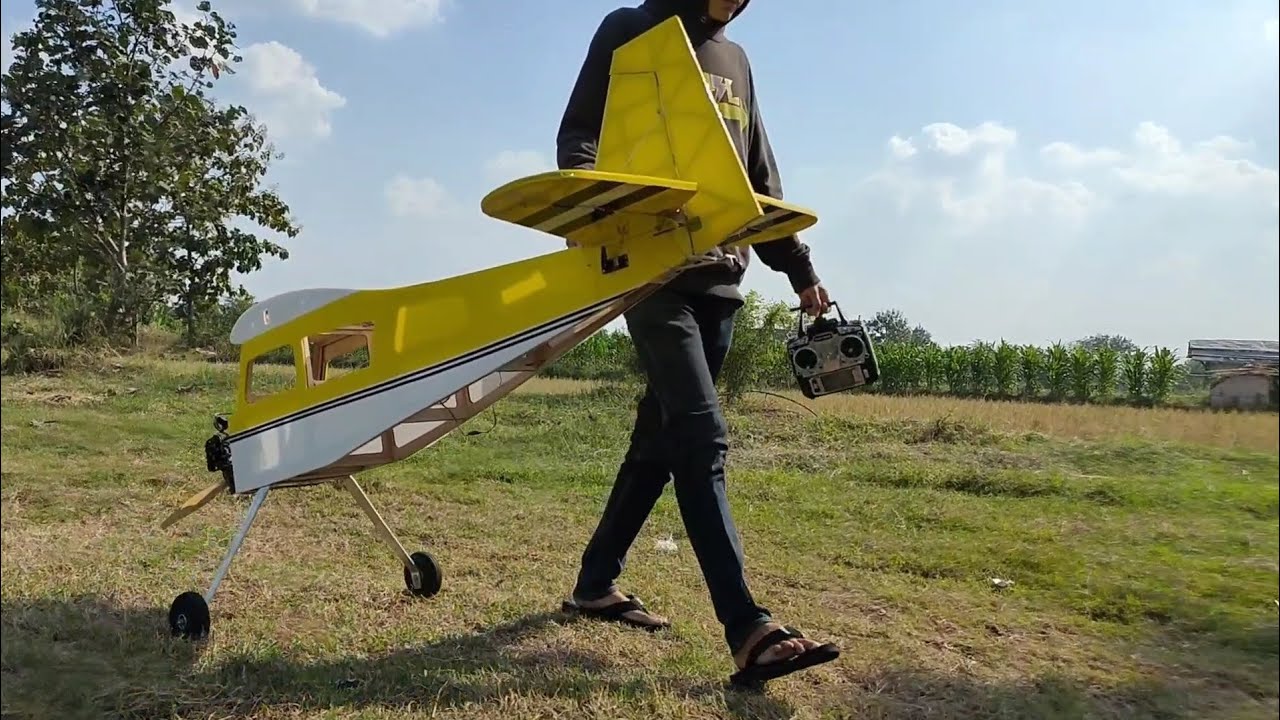 UJI COBA TAXING PESAWAT ENGINE SEMPROT HAMA