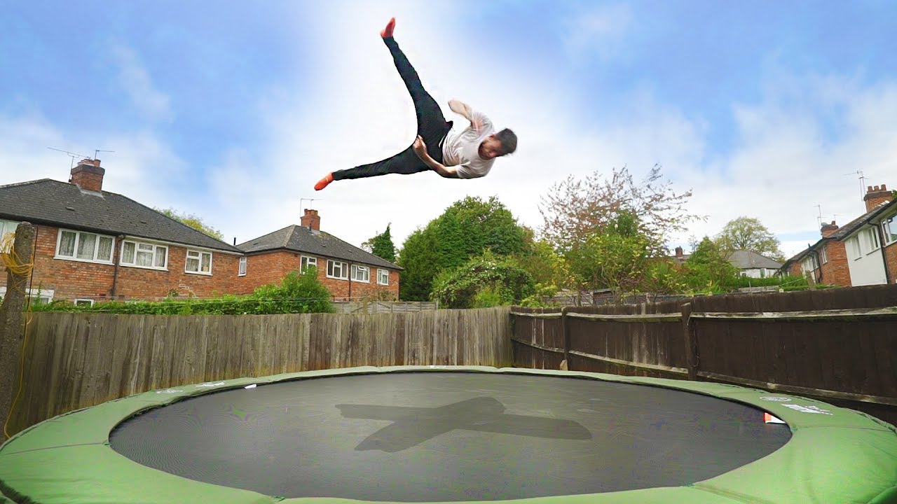 WE BOUGHT THE BEST GARDEN TRAMPOLINE!