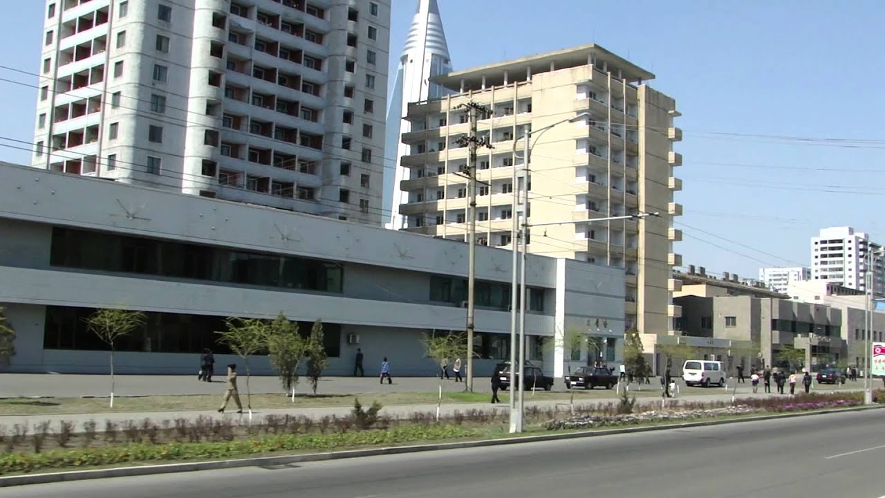 A Drive Through Pyongyang