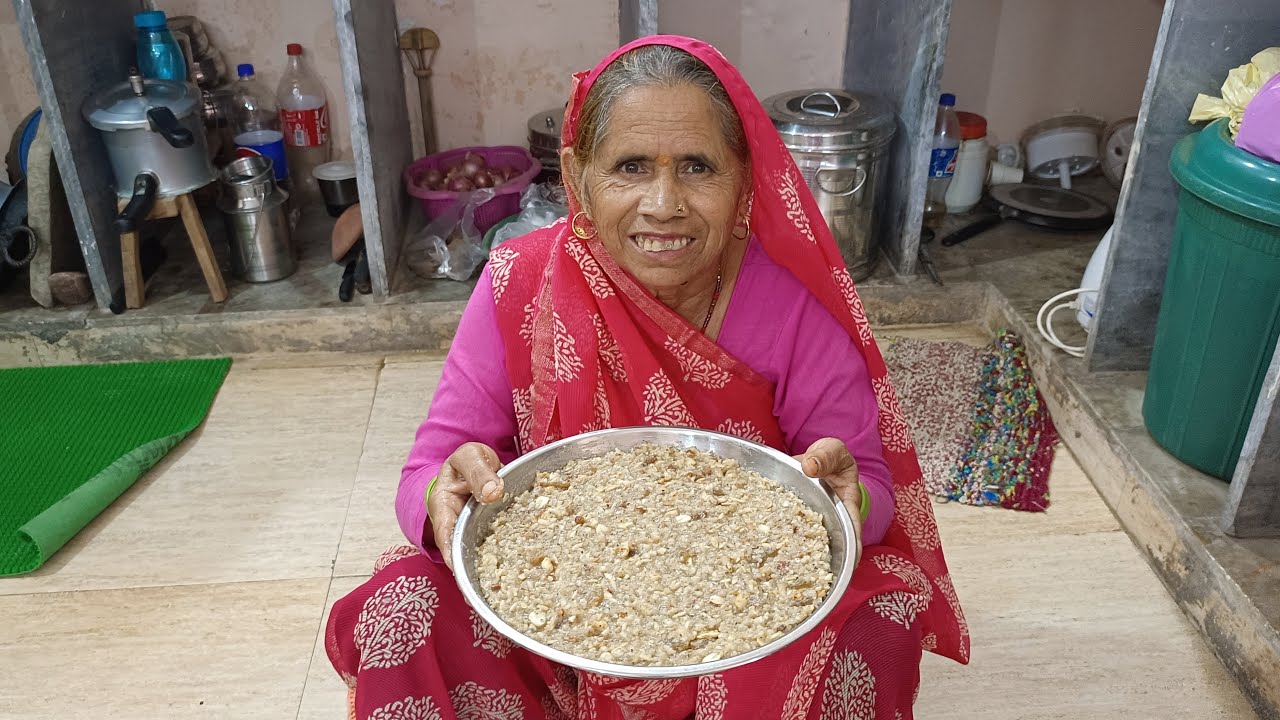 अम्माजी ने बनायो पाग 😄😂🤣
