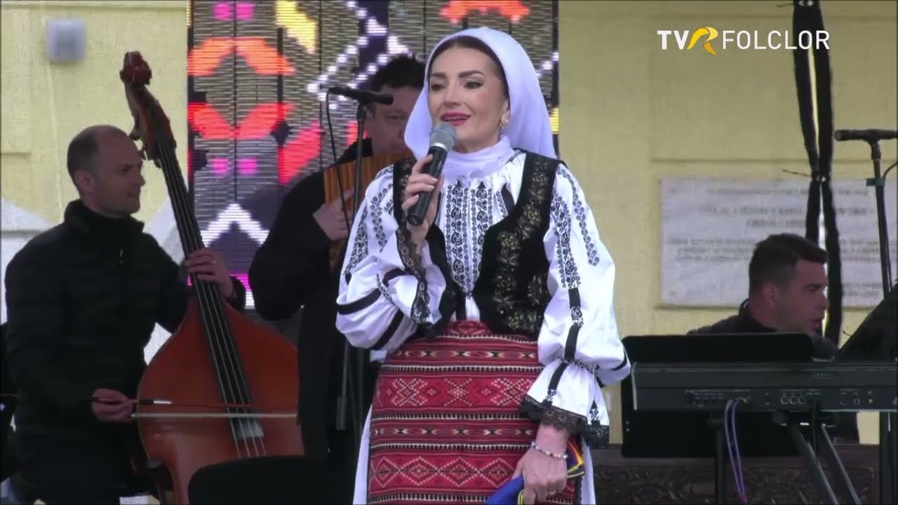 Mariana Anghel🌟 𝑹𝑬𝑪𝑰𝑻𝑨𝑳🌟 Sărbătoarea Junilor - &bdquo;Cobor&acirc;rea &icirc;n Cetate&rdquo; , Brașov