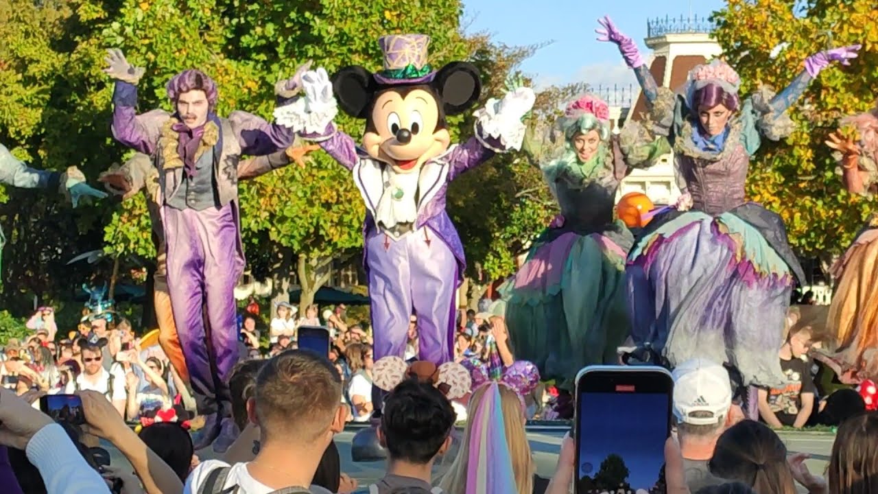 Festival d'Halloween 2024 à Disneyland Paris - La Parade La Célébration Halloween de Mickey ! [HD]