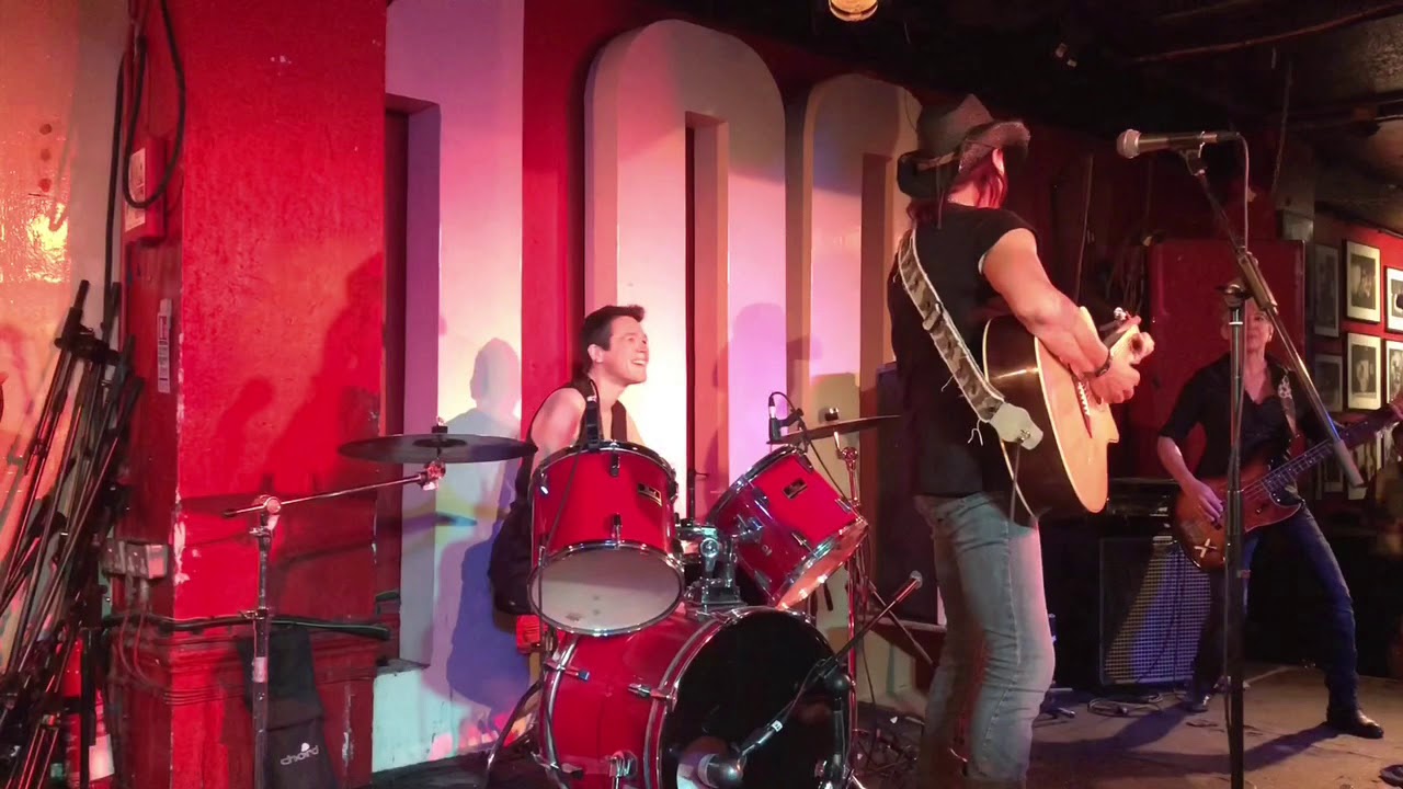 The Well Oiled Sisters @100 Club