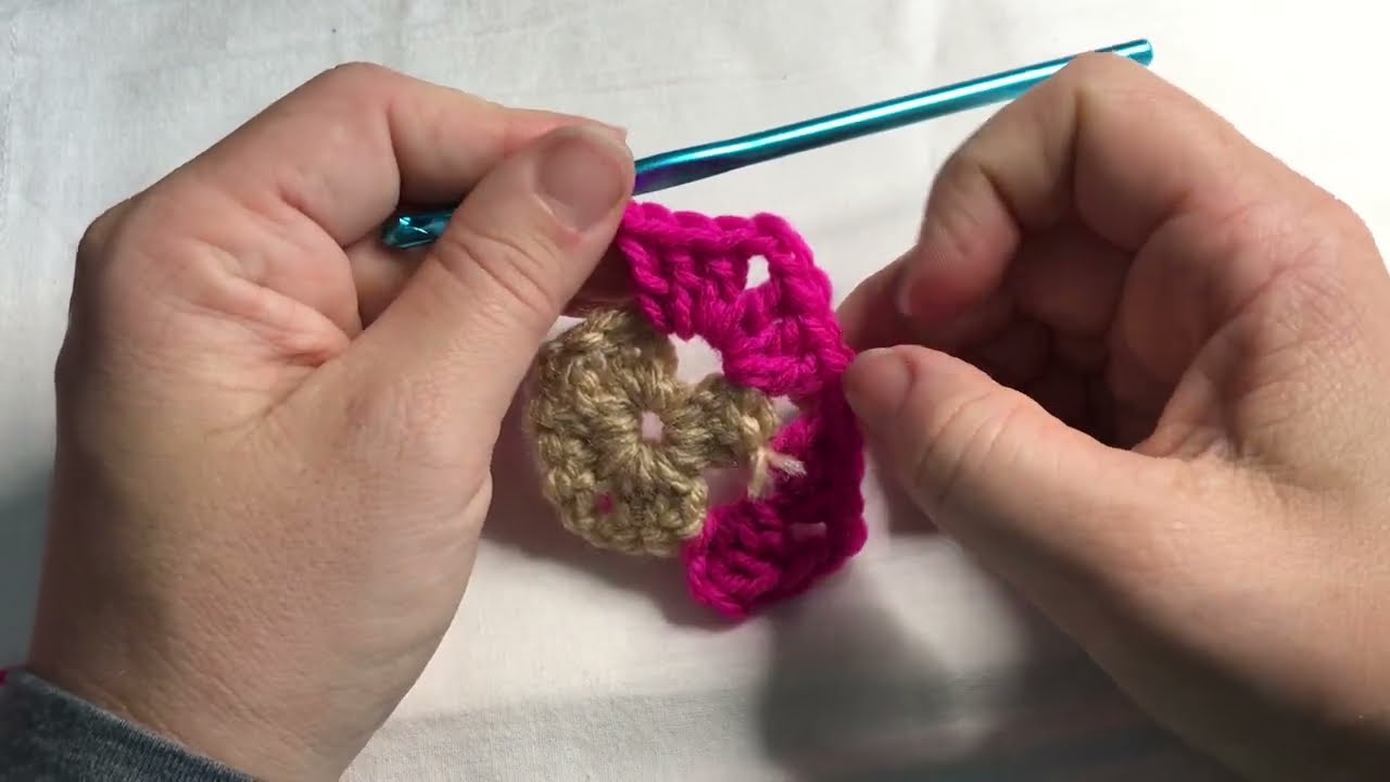 How to Crochet a Multi-colored granny square @kellysamigurumi
