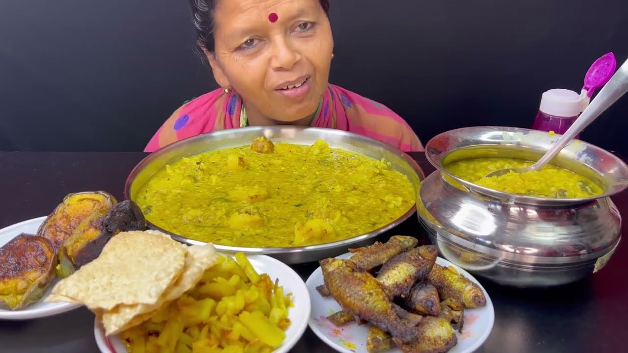 BIGBITES, EATING VEGETABLES KHICHRI WITH PUTI MACH VAJA,ALU VAJA,BEGUN VAJA,APAD।।