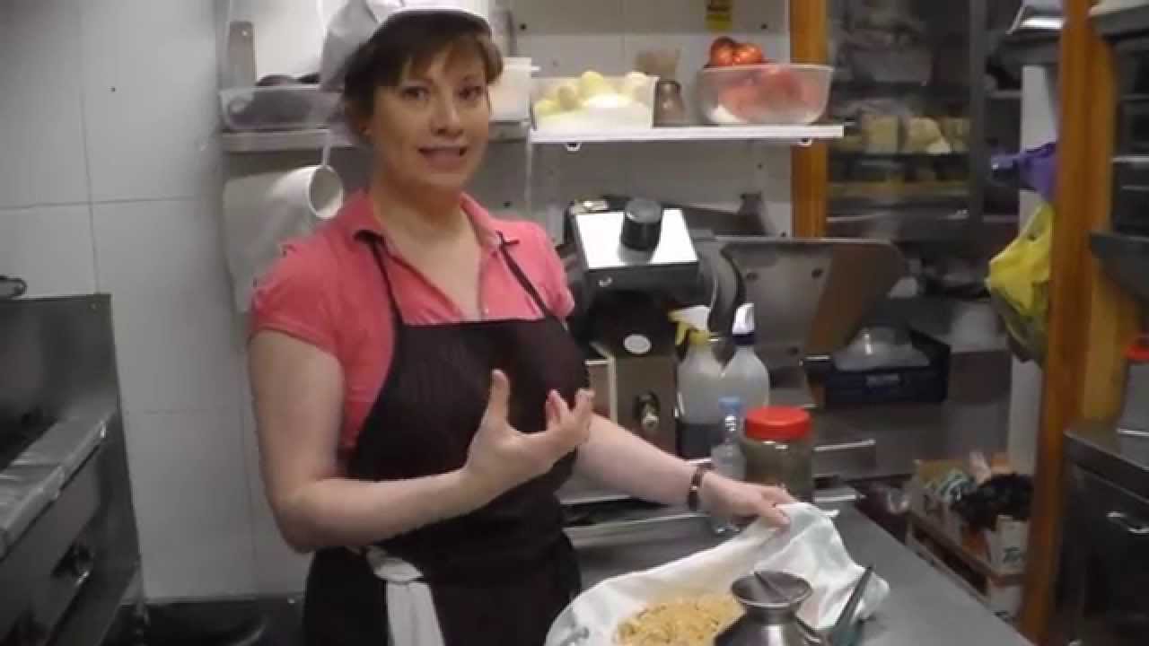 Descubriendo la Gastronomía Local: Un buen plato de Migas en Zaragoza
