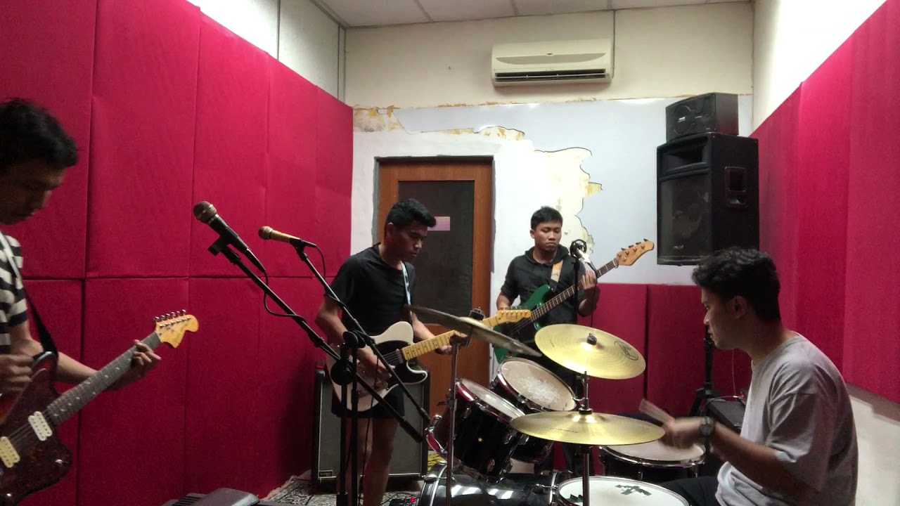Hujan — Aku Skandal (Cover)