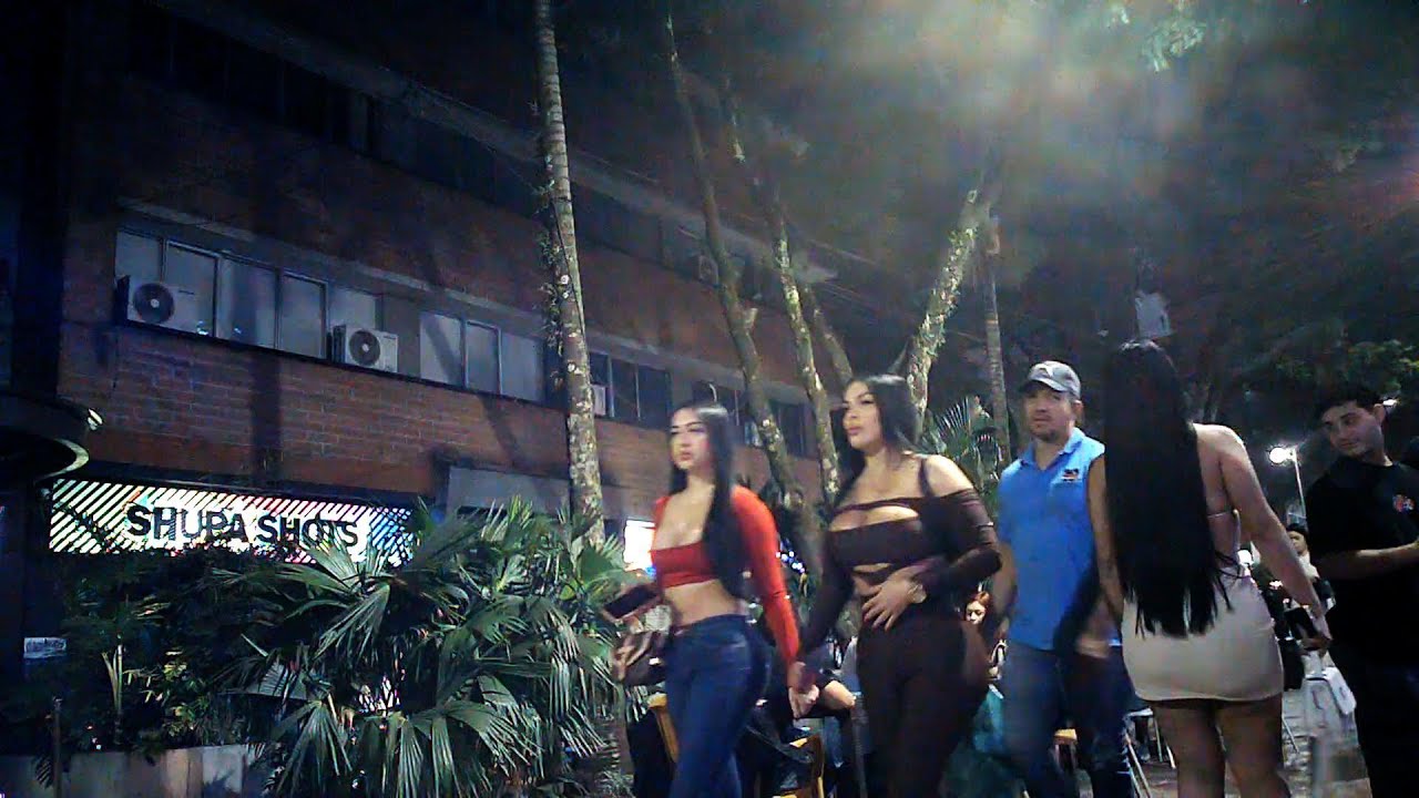 Medellin Parques Lleras Saturday Night 2025 RAW & UNCUT 4k #travel #medellin #nightlife