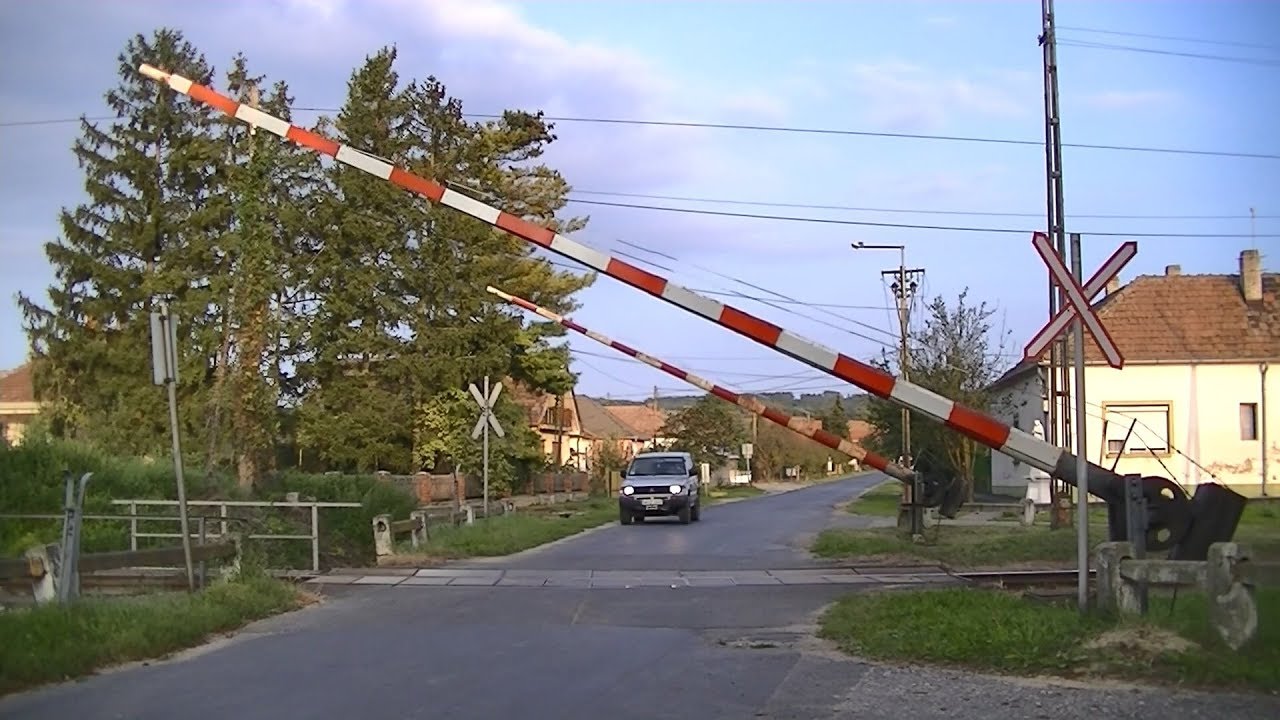 Spoorwegovergang Gelse (H) // Railroad crossing // Vasúti átjáró