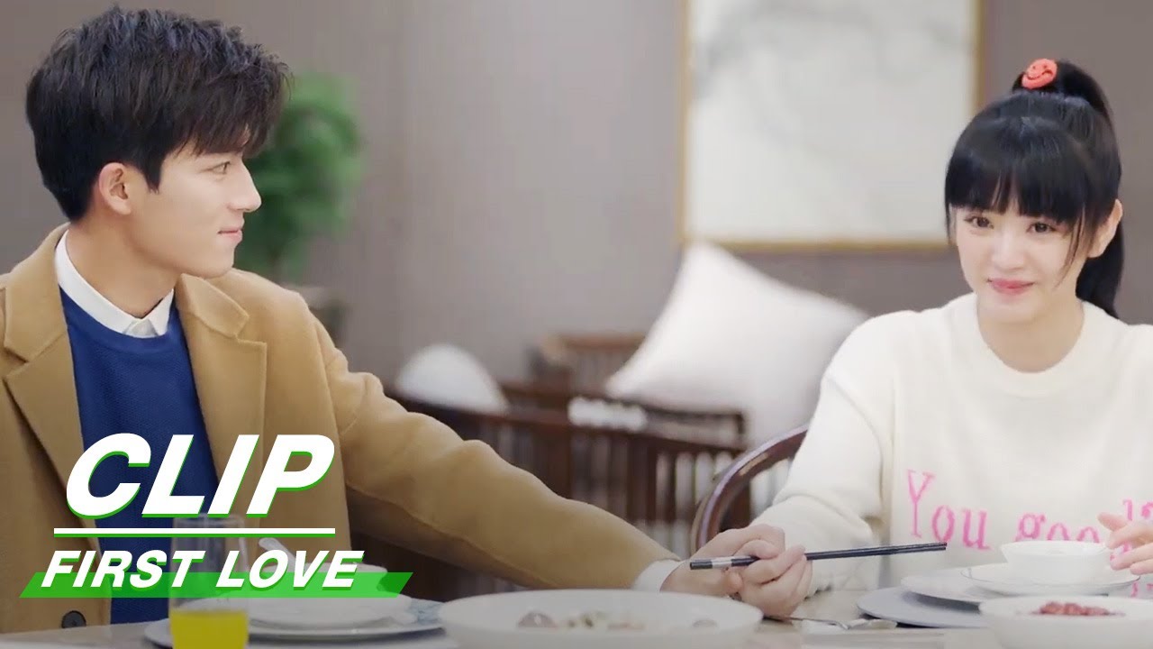 Wanwan Brings Ren Chu to High School Reunion Dinner As Boyfriend | First Love EP15 | 初次爱你 | iQIYI