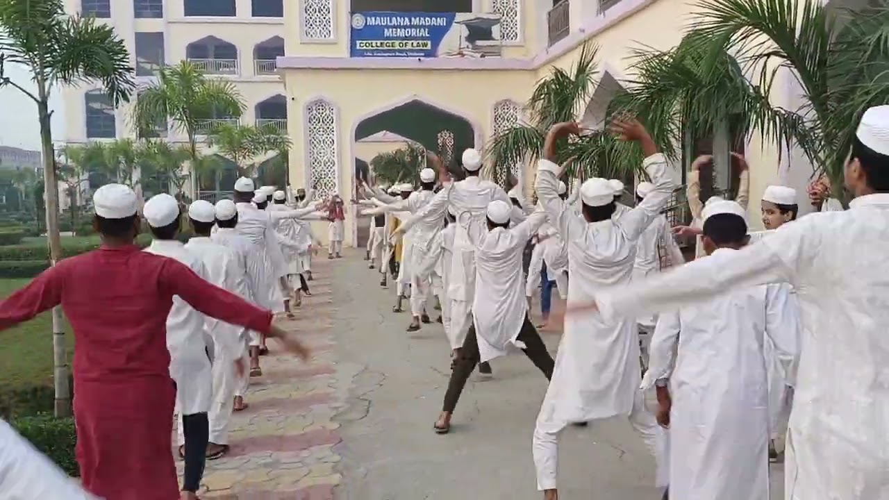 Deoband ka madarsa mashallah bache kya Sikh rhe he dekye