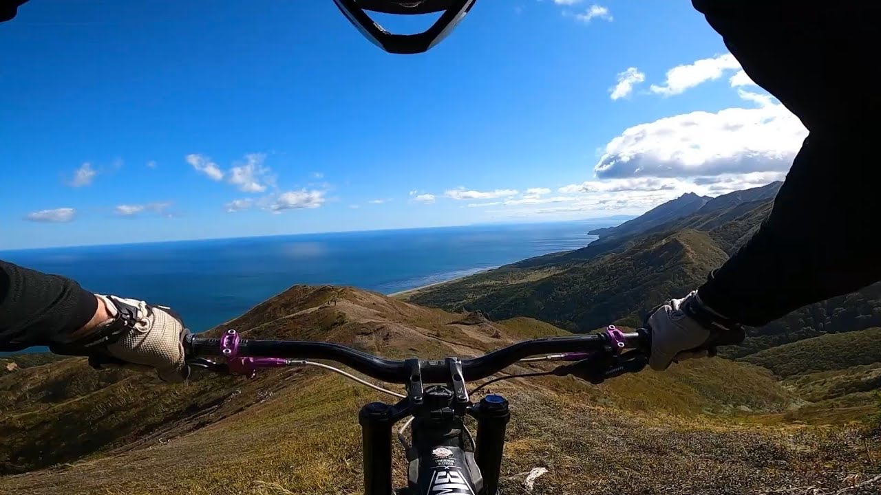 Спускаемся с вулканического хребта Жданко к морю на Сахалине! // Downhill riding to the sea shore
