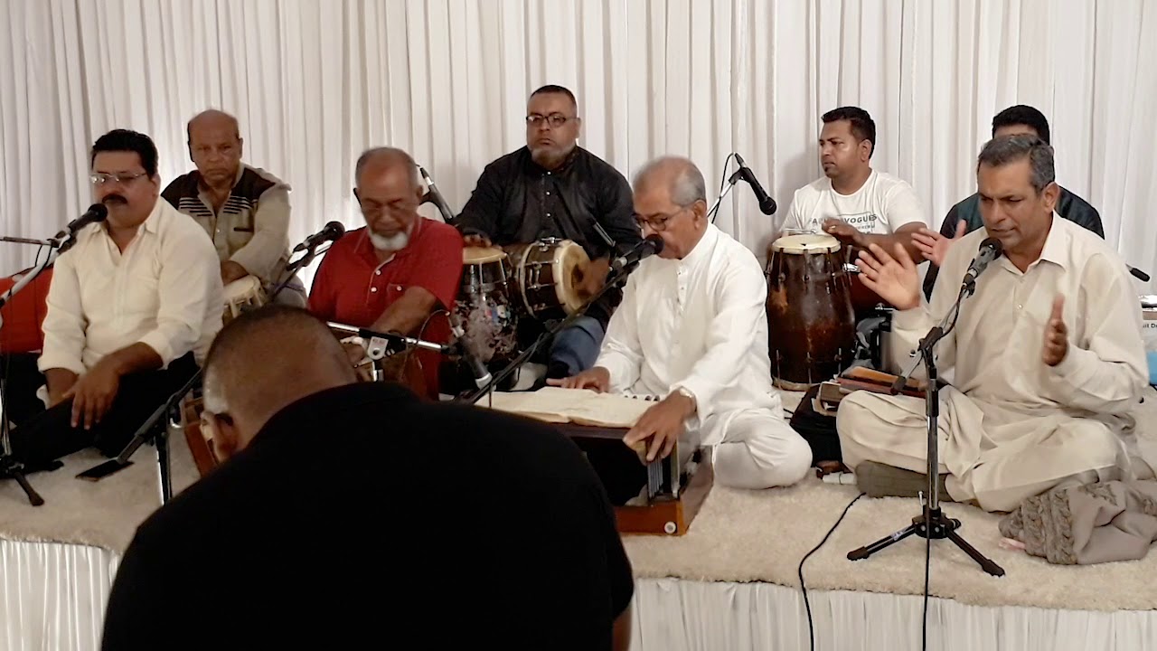 Hazir hein Hazir hein ham - Labbaik Allahumma Labbaik by Idris Lallmahomed Qawwal (Mauritius)