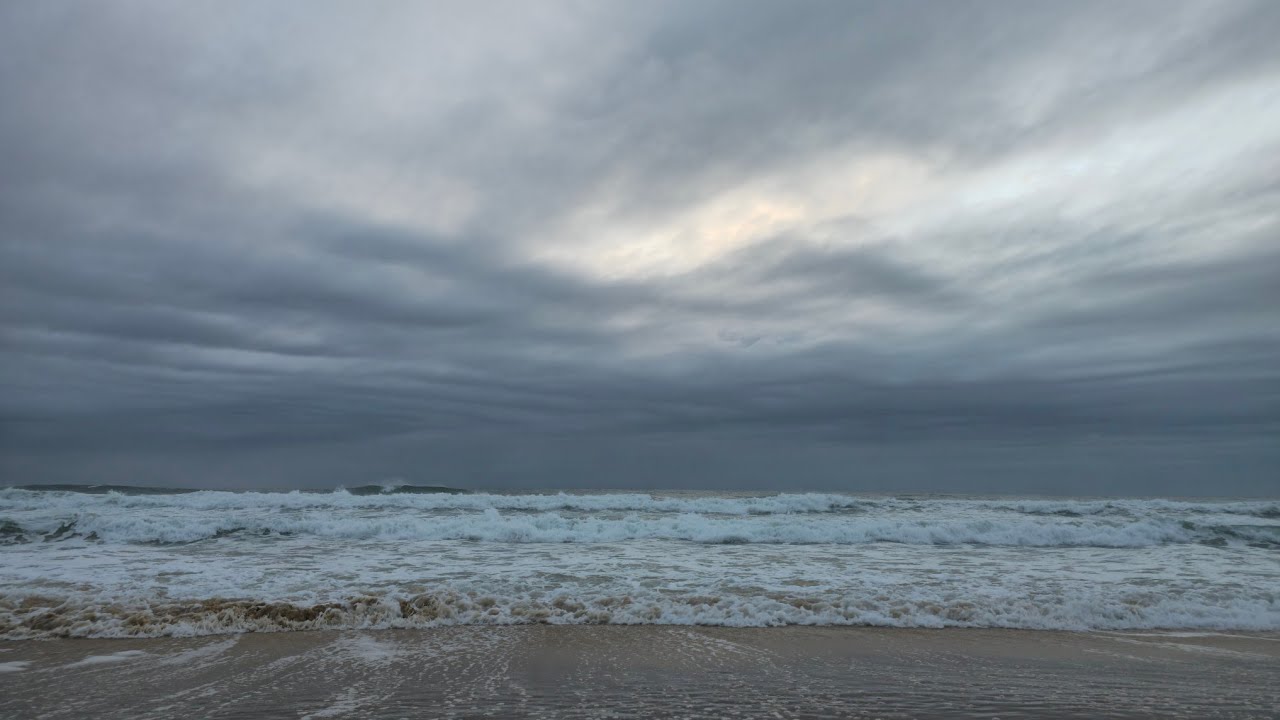 Veiled Morning at Mudjimba, Australia | Sunrise 147 – Monochrome Sky | UHD, 4K