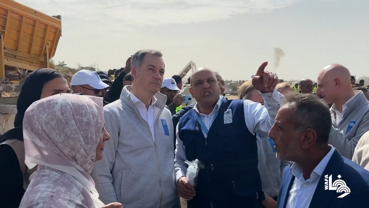 مدير برنامج الأمم المتحدة ألكسندر دي كرو يقوم بجولة ميدانية بغزة للاطلاع على الأوضاع الإنسانية