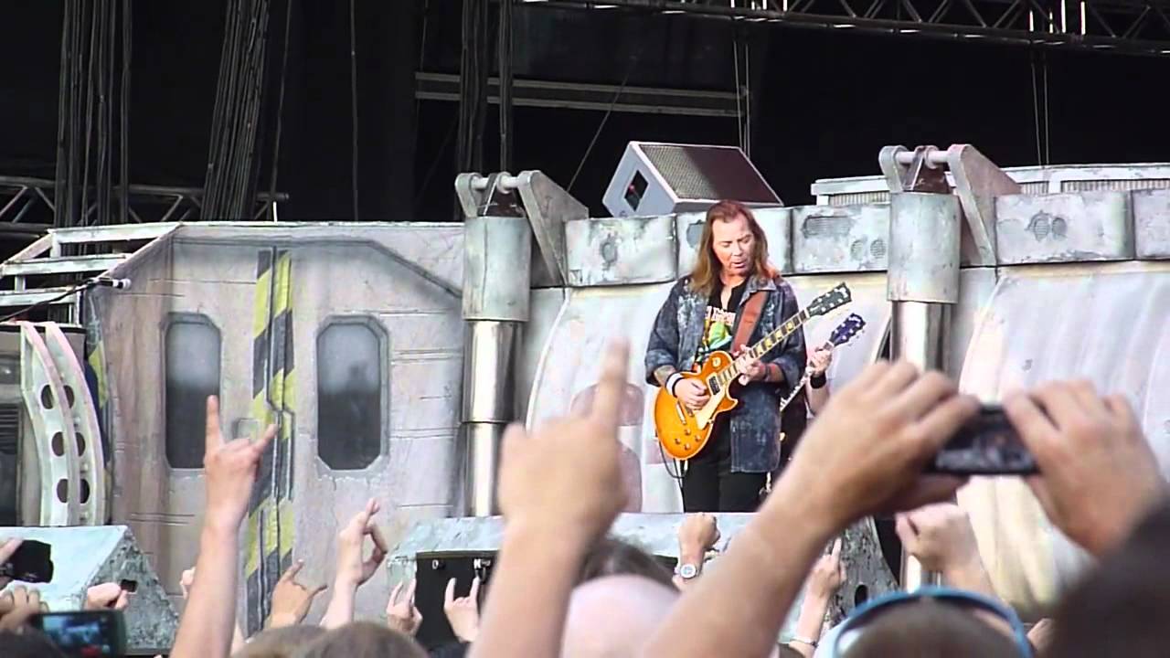 Iron Maiden - The Trooper @ Helsinki - Olympic Stadium live 2011