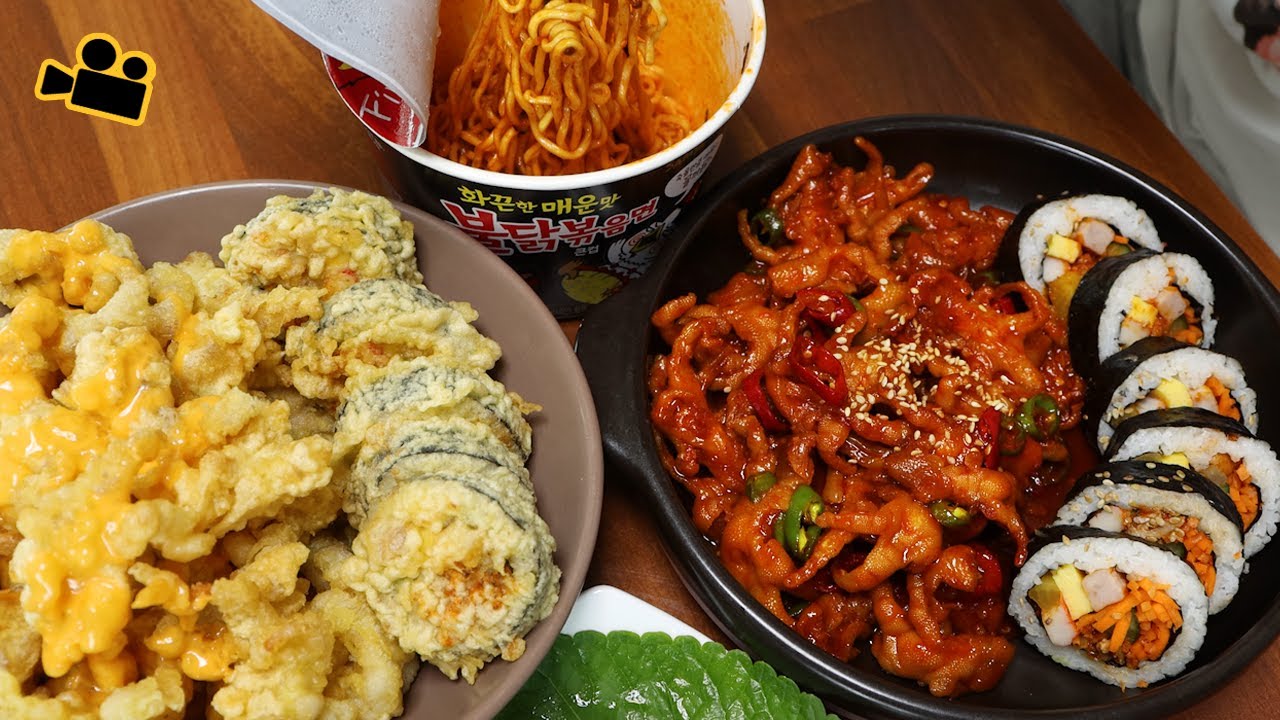 닭발튀김.. Fried chicken feet & Gimbap FIRE NOODLE Cinema Mukbang DoNam 시네마먹방