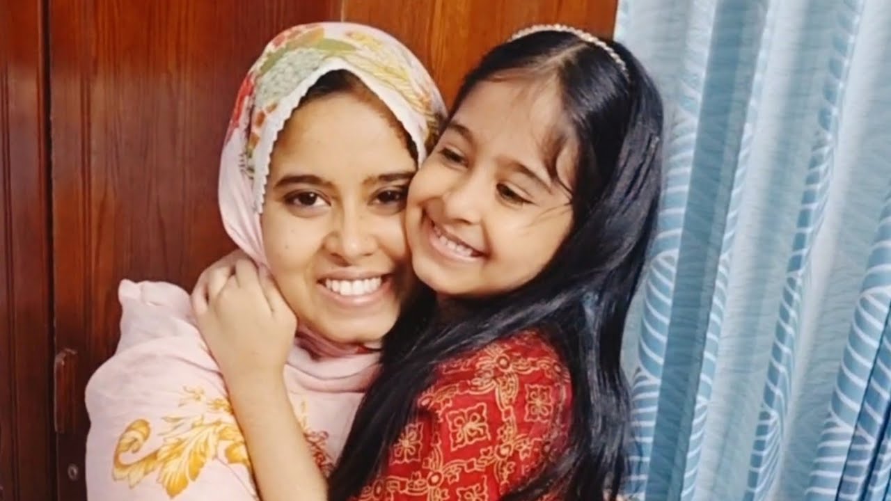 মেয়ের সব ইনকাম মায়ের!