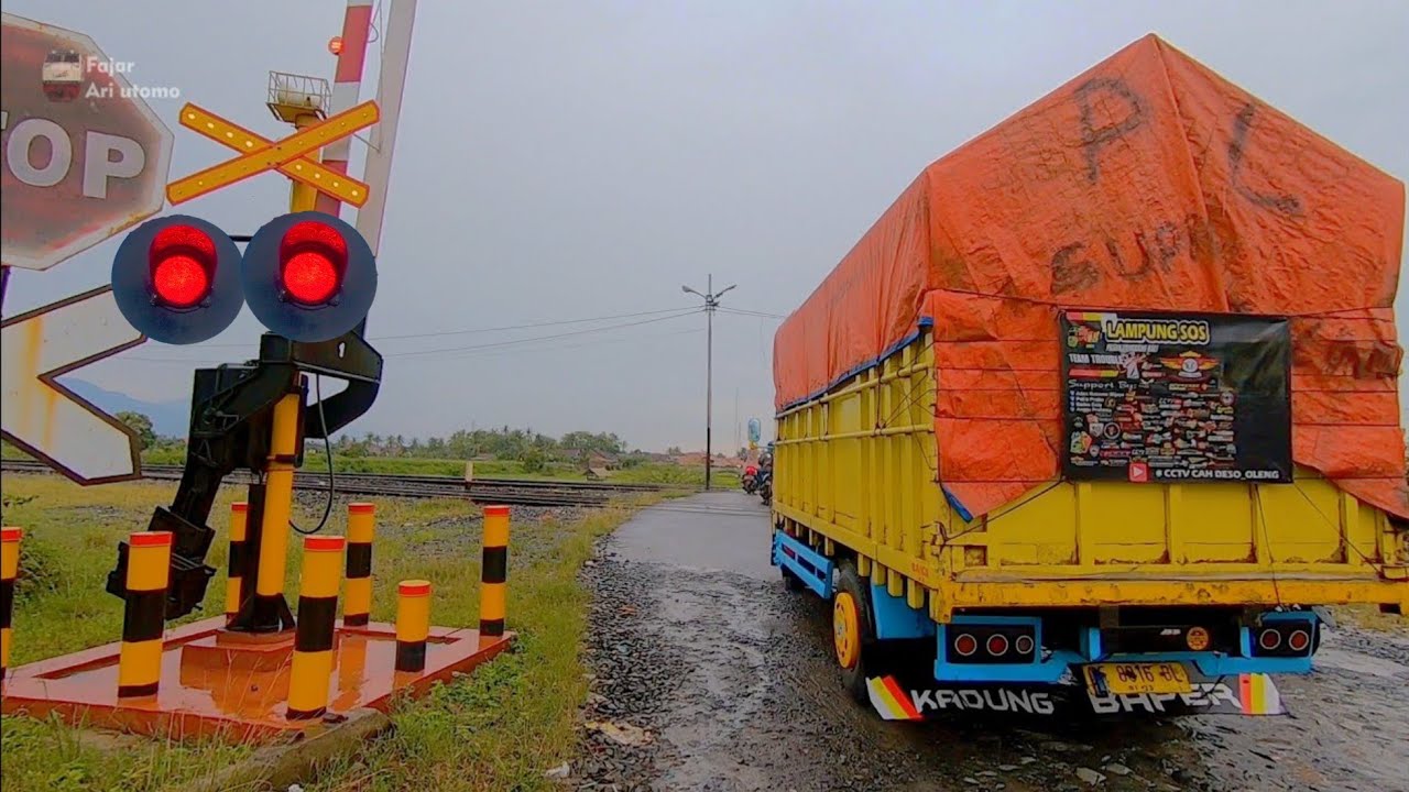 Palang Kereta Api Perlintasan KA Rejosari Lampung