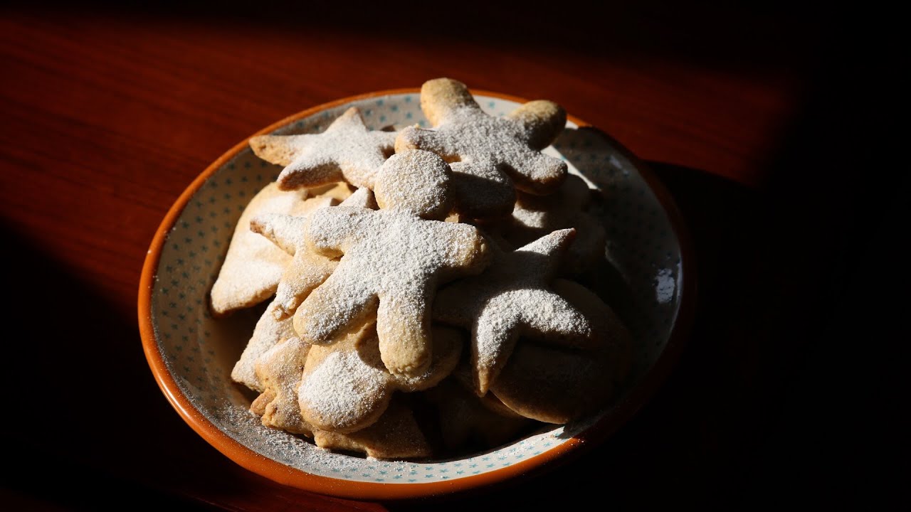 Biscuiți fragezi cu nuci