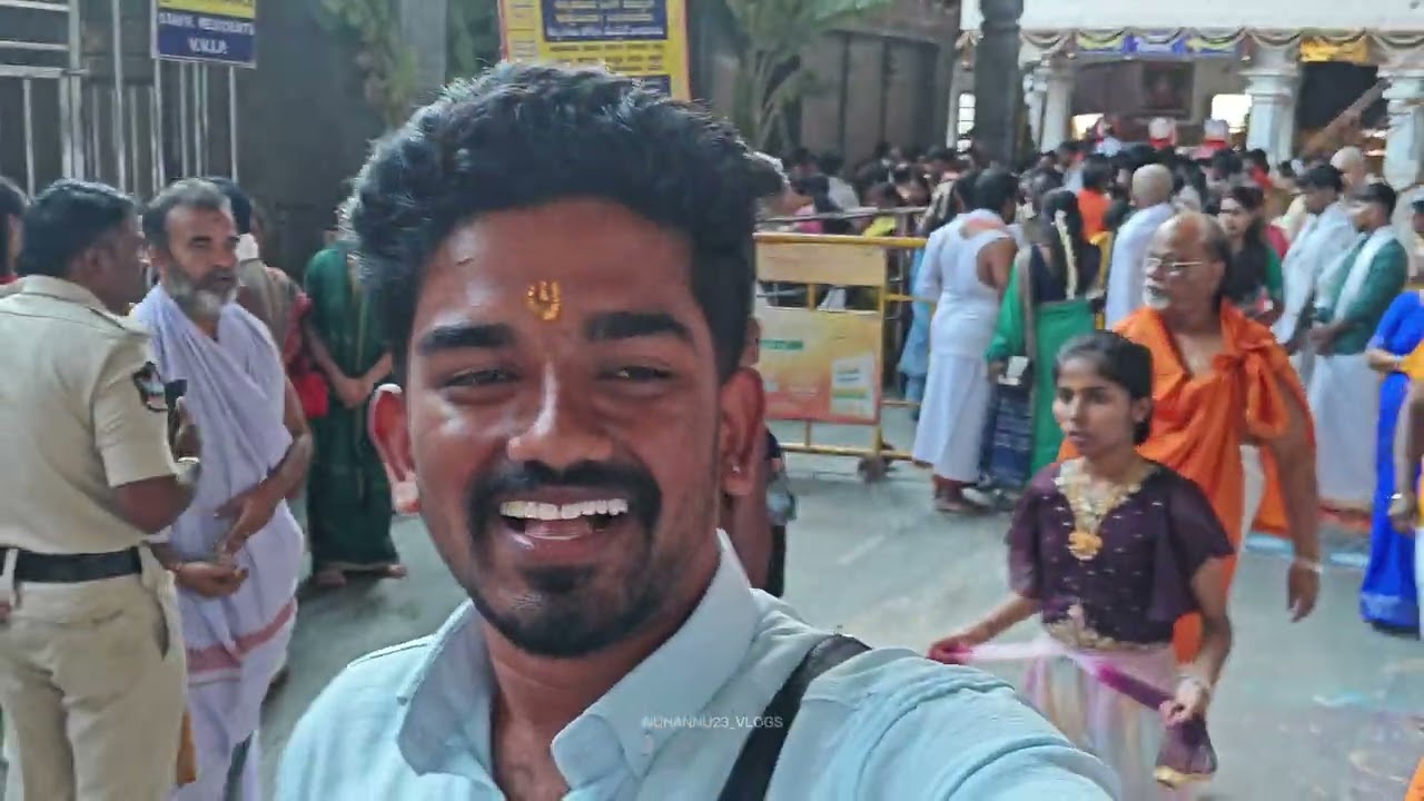 ಮಂತ್ರಾಲಯ ಶ್ರೀ ರಾಘವೇಂದ್ರ ಸ್ವಾಮಿಗಳು 🙏 ನನ್ನ ಮಿನಿ ಬ್ಲಾಗ್ ಅಲ್ಲಿ ನಿಮಗೆ ತೋರಿಸ್ತಾ ಇದೀನಿ ವಿಡಿಯೋ ಇಷ್ಟ ಆದ್ರೆ 👍