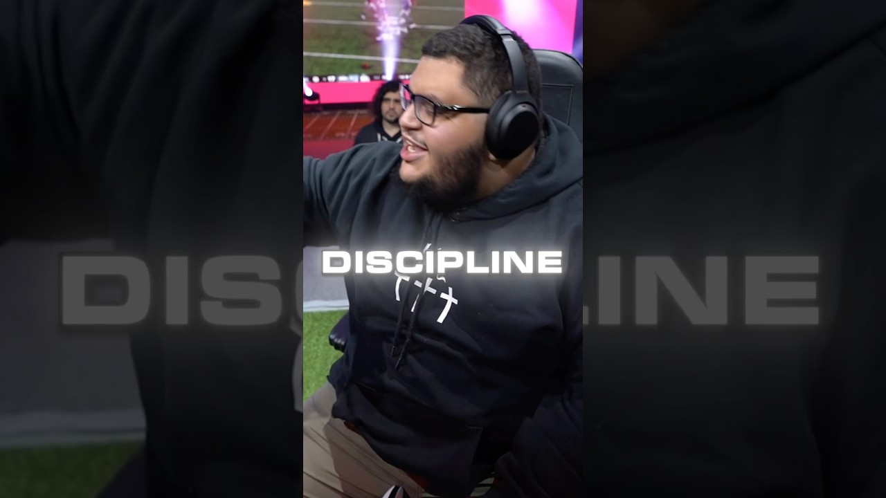 It takes discipline to swat on 4th down! #madden25 #esports #shorts #maddenbowl #mcs #jonbeast