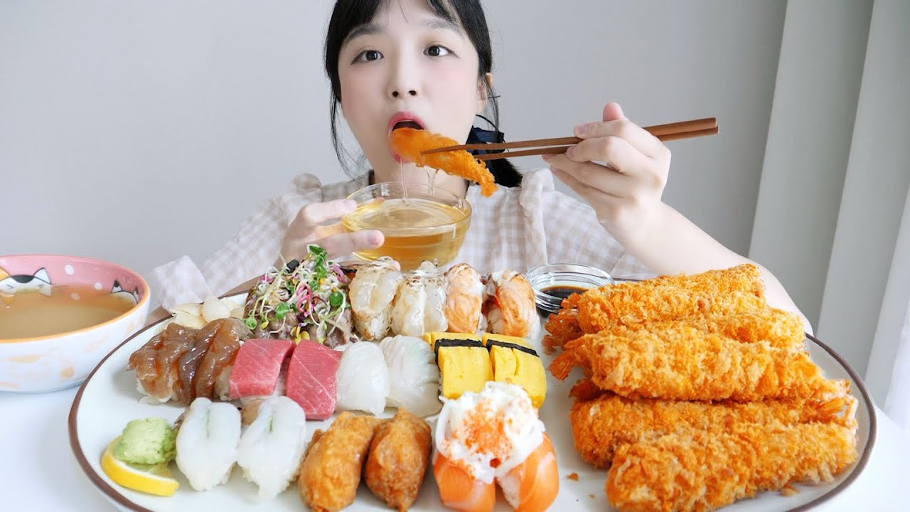 꿀 새우튀김과 모듬 초밥 먹방 _ 새우튀김을 꿀에 퐁당🍯🍤얼마나 맛있게요 :D